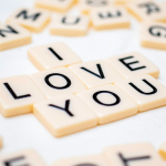 sederhana-tapi-menjebak:-bahaya-tersembunyi-konsep-‘love-language’-dalam-hubungan