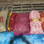 polisi-ungkap-penyelundupan-bawang-&-cabai-23-ton-di-pontianak