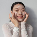 6-rekomendasi-face-scrub-untuk-bikin-kulit-lebih-cerah