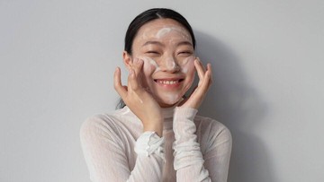 6-rekomendasi-face-scrub-untuk-bikin-kulit-lebih-cerah