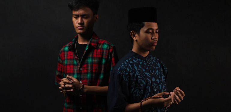 toleransi-di-ruang-digital:-bagaimana-tayangan-youtube-‘login’-menggeser-metode-dakwah-konvensional