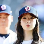 intip-6-pesona-yoona-girls-generation-saat-lempar-first-pitch-untuk-doosan-bears