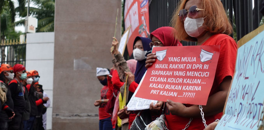 cuma-‘nyuci-ngepel’:-bagaimana-bias-gender-melanggengkan-eksploitasi-prt-di-indonesia