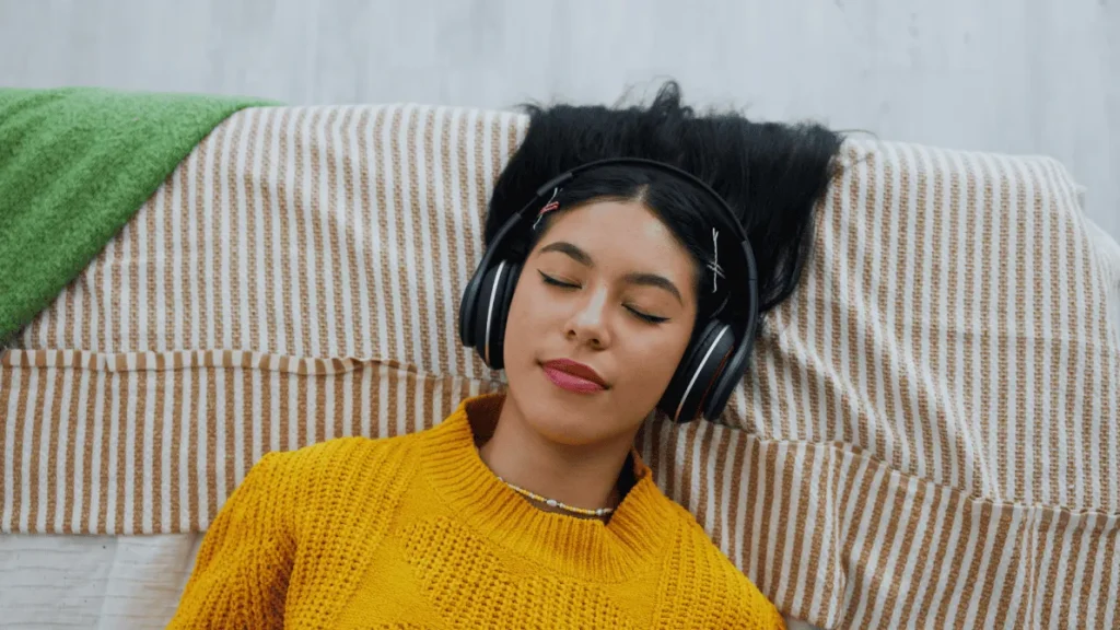 13-rekomendasi-lagu-santai-yang-enak-didengar,-bikin-harimu-lebih-chill!