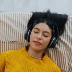 13-rekomendasi-lagu-santai-yang-enak-didengar,-bikin-harimu-lebih-chill!