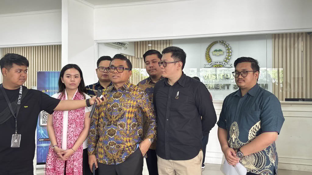 kubu-riva-siahaan-dkk-minta-komisi-iii-kawal-kasus-minyak-mentah