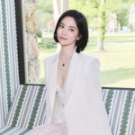 5-potret-song-hye-kyo-yang-anggun-dan-berkelas-di-acara-chaumet