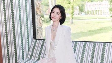 5-potret-song-hye-kyo-yang-anggun-dan-berkelas-di-acara-chaumet