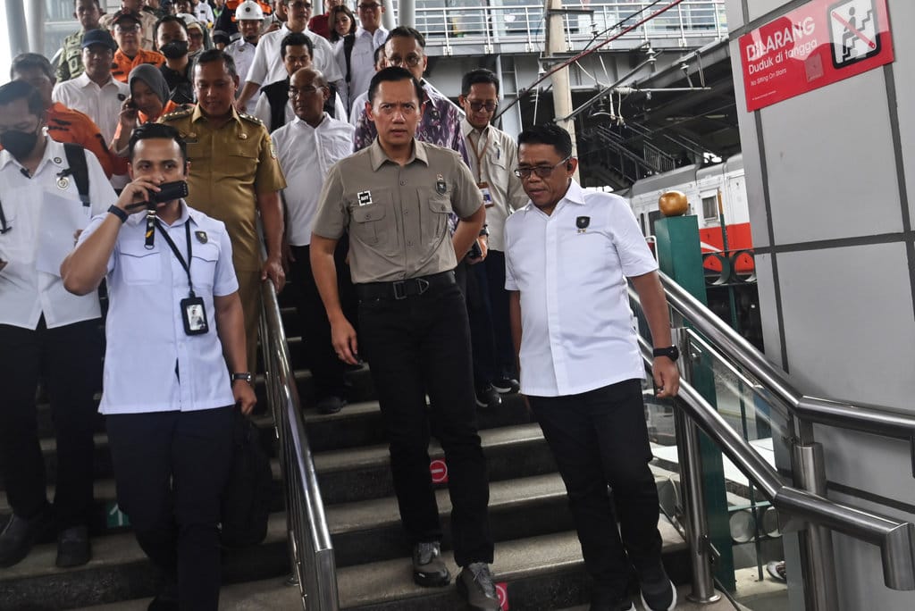 ahy:-kai-upayakan-kondisi-stasiun-bekasi-timur-normal-malam-ini