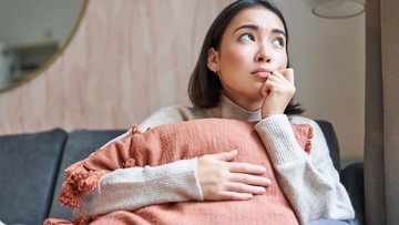 ciri-kepribadian-orang-yang-sering-mengulang-percakapan-di-kepala