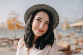 zodiak-perempuan-yang-dikenal-memiliki-aura-memesona